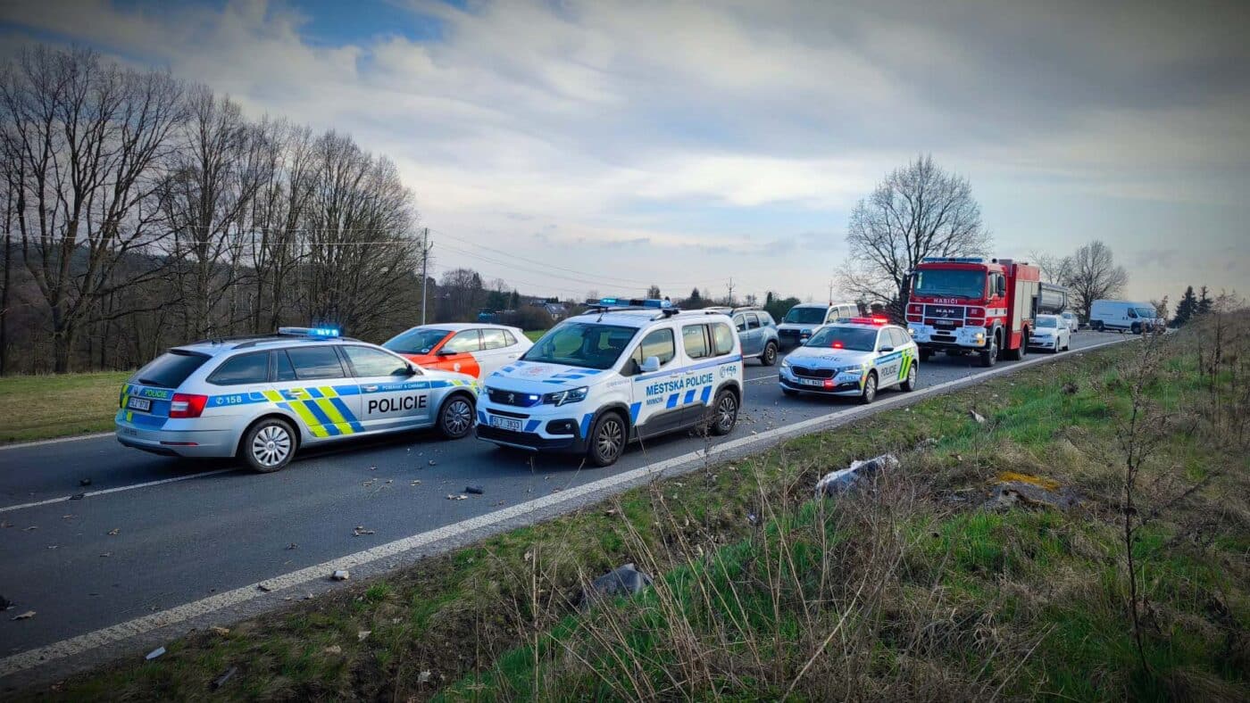 Vážná nehoda BMW u Mimoně. Foto: MP