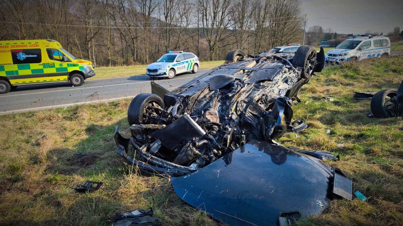 Vážná nehoda BMW u Mimoně. Foto: MP