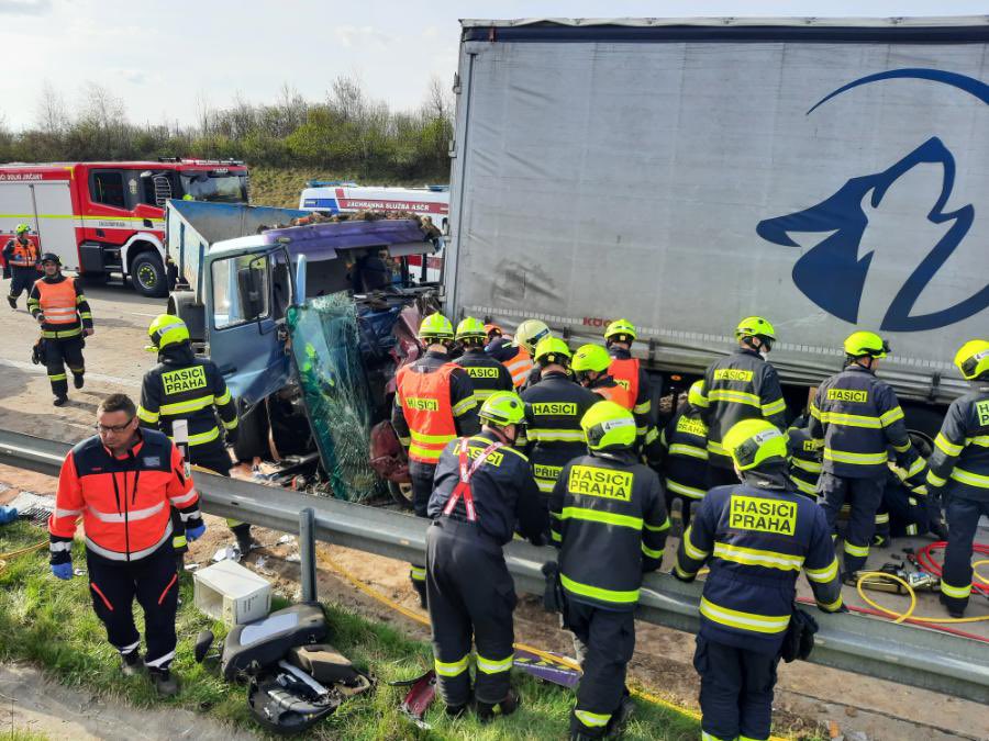 Tragická nehoda na Pražském okruhu u Modletic. Foto: PČR