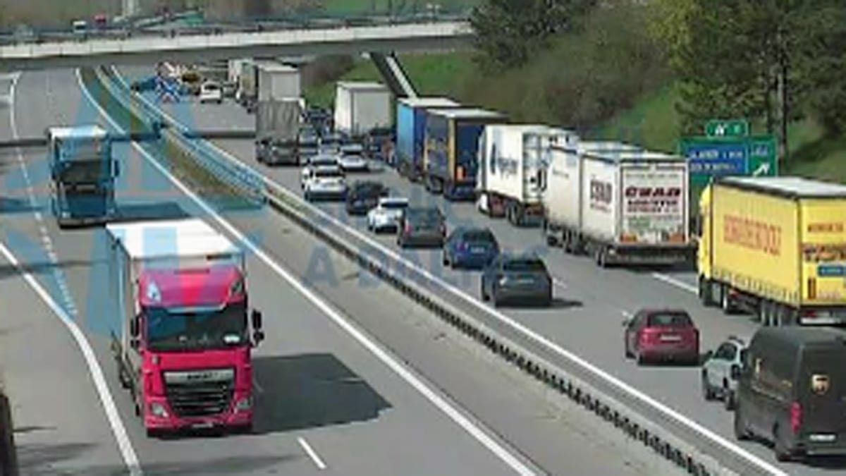 Přede sjezdem na Blučinu se tvoří kolony. Zdroj: ŘSD