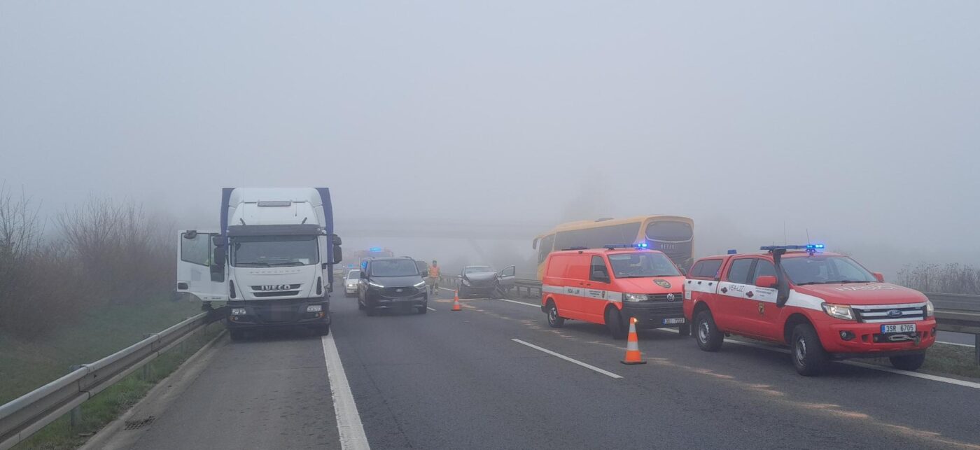 Hromadná nehoda na dálnici D6. Foto: HZS