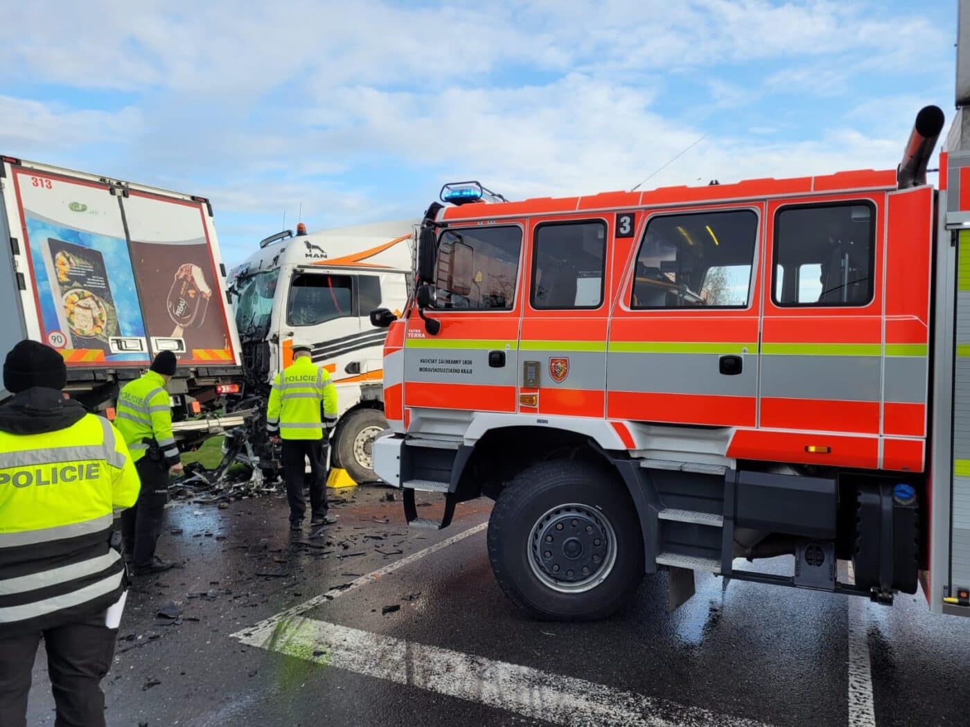Tragická nehoda u obce Dobrá. Foto: HZS