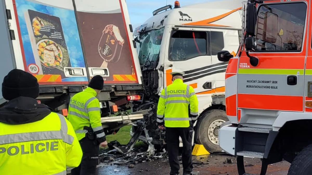 Tragická nehoda u obce Dobrá. Foto: HZS