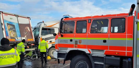 Tragická nehoda u obce Dobrá. Foto: HZS