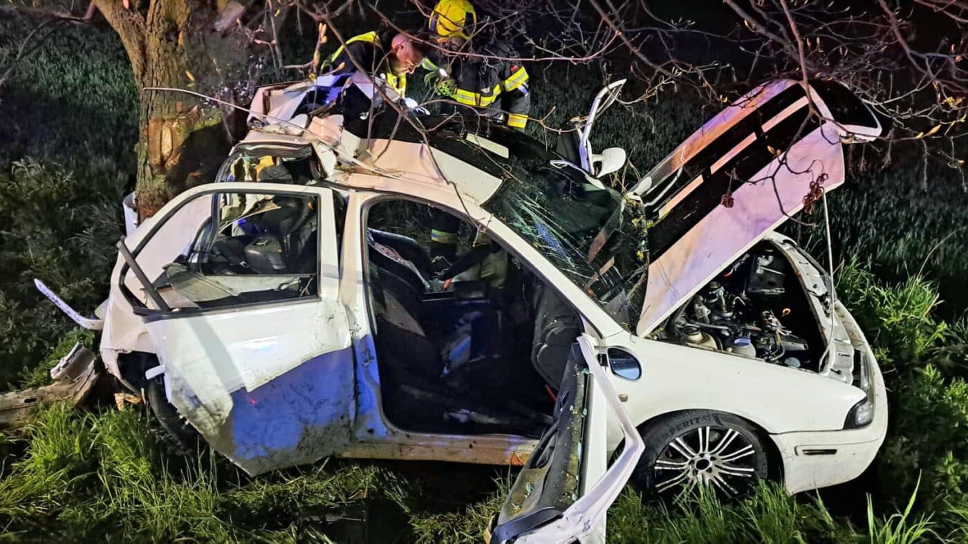 Tragická nehoda u obce Běstviny na Hradecku. Foto: HZS