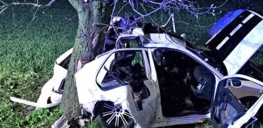 Tragická nehoda u obce Běstviny na Hradecku. Foto: HZS