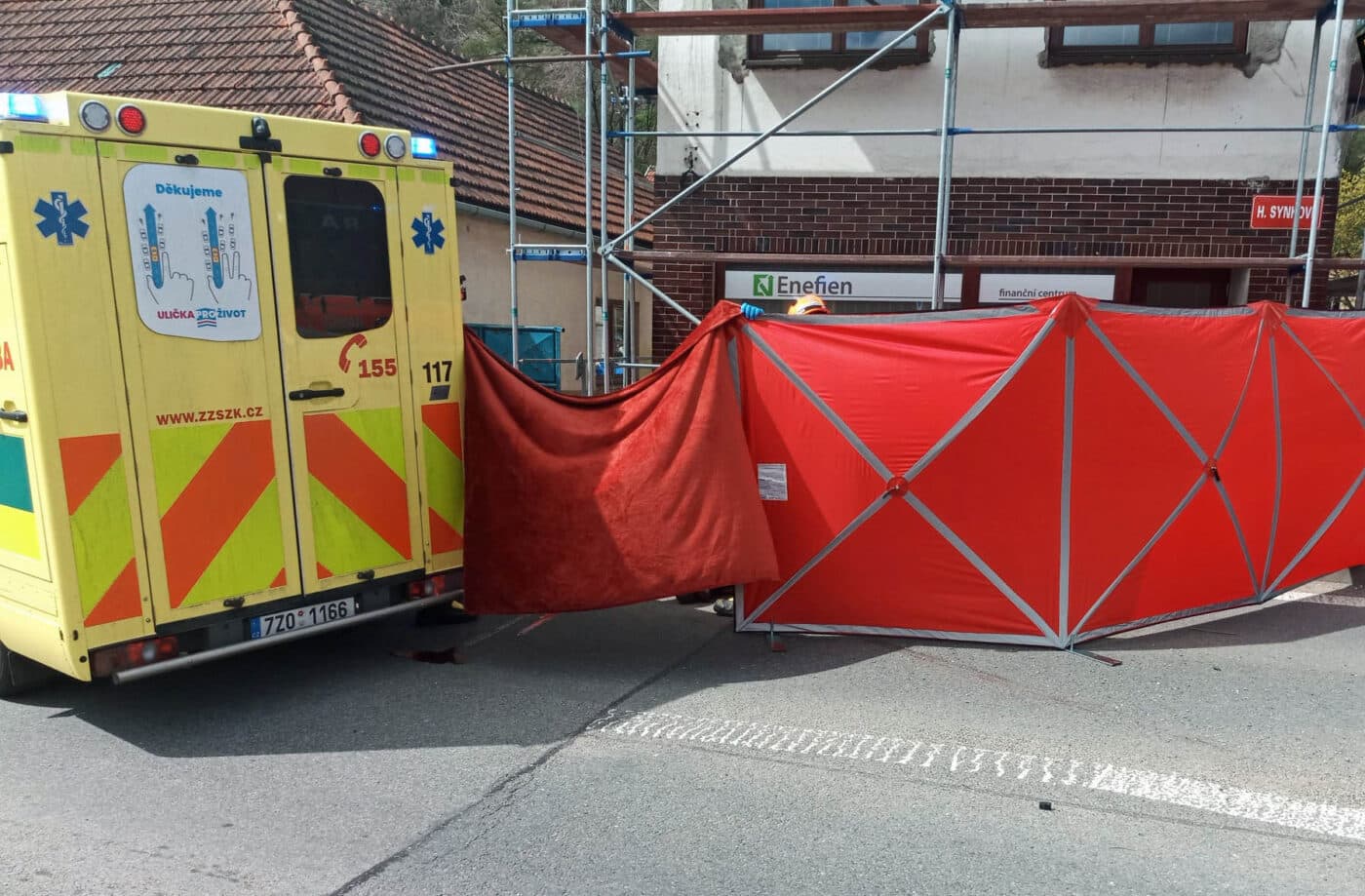 Nehoda v Brumově-Bylnici. Auto srazilo cyklistu. Foto: HZS