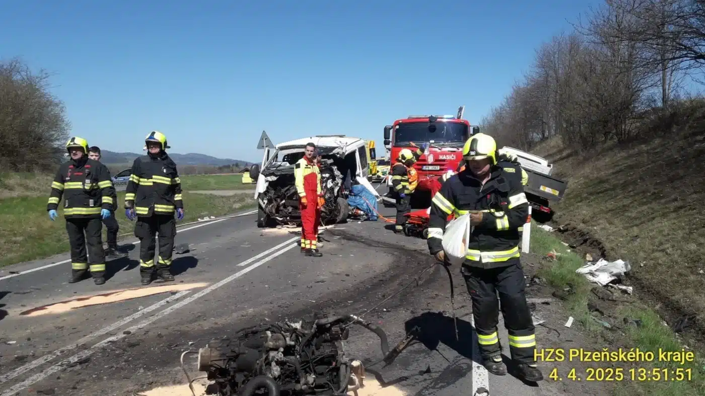 Vážná nehoda dodávek na Klatovsku. Foto: HZS