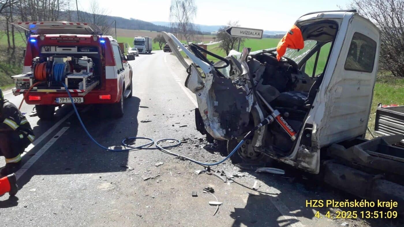 Vážná nehoda dodávek na Klatovsku. Foto: HZS