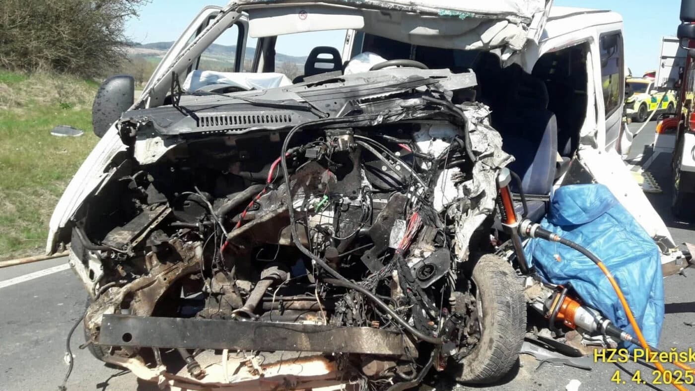 Vážná nehoda dodávek na Klatovsku. Foto: HZS