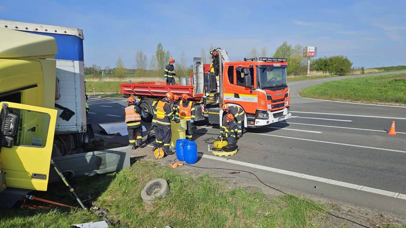 Tragická nehoda u obce Hrušky na Břeclavsku. Foto: HZS