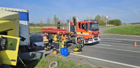 Tragická nehoda u obce Hrušky na Břeclavsku. Foto: HZS