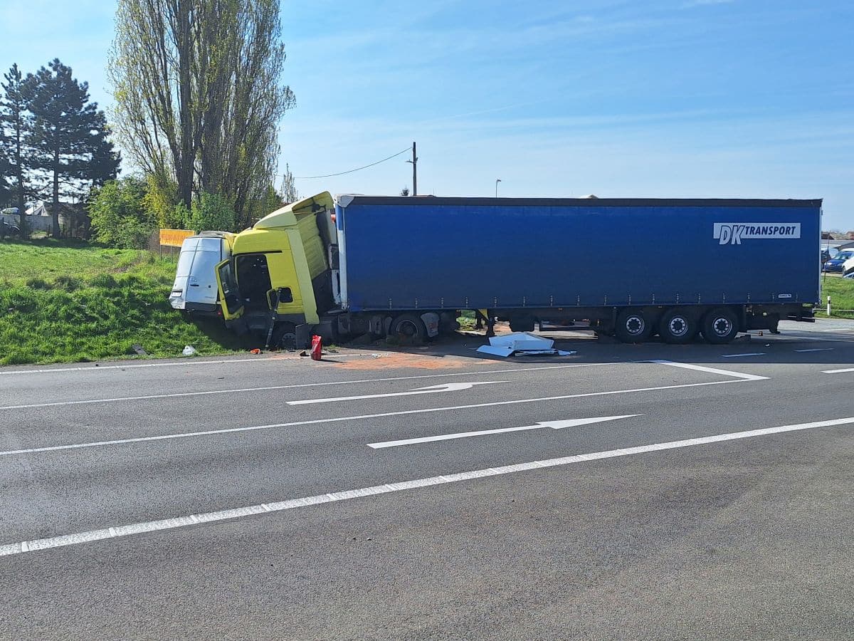 Tragická nehoda u Hrušek na Břeclavsku. Foto: PČR