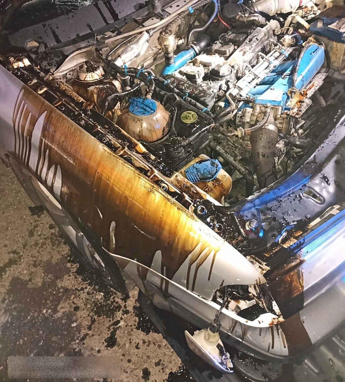 Nehoda u Jasenné. Octavie skončila na střeše. Foto: HZS