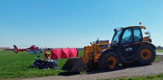 Nehoda motocyklu s traktorem u Čelčic na Prostějovsku. Foto: HZS