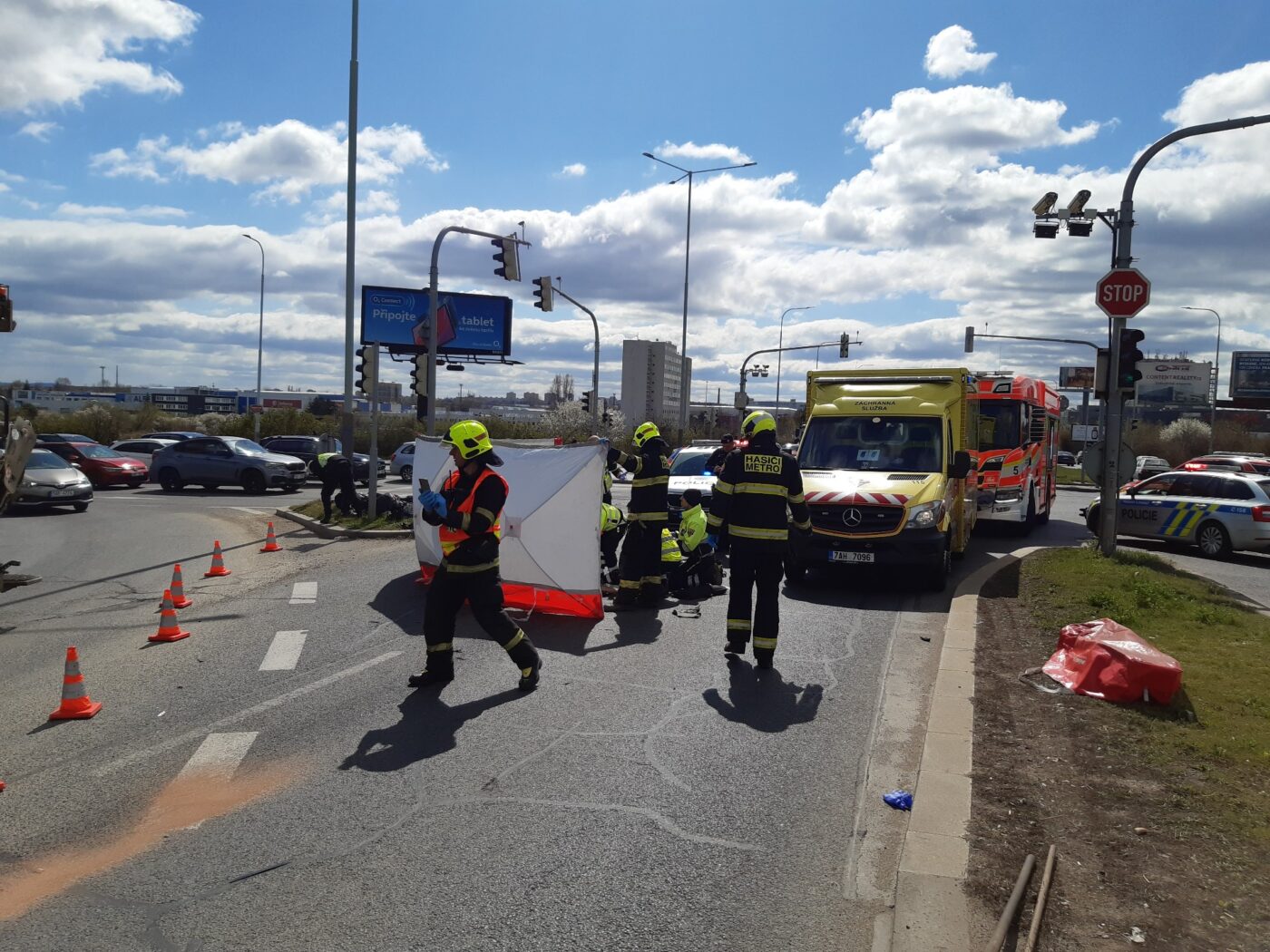 Tragická nehoda v Průmyslové ulici v Praze. Foto: HZS