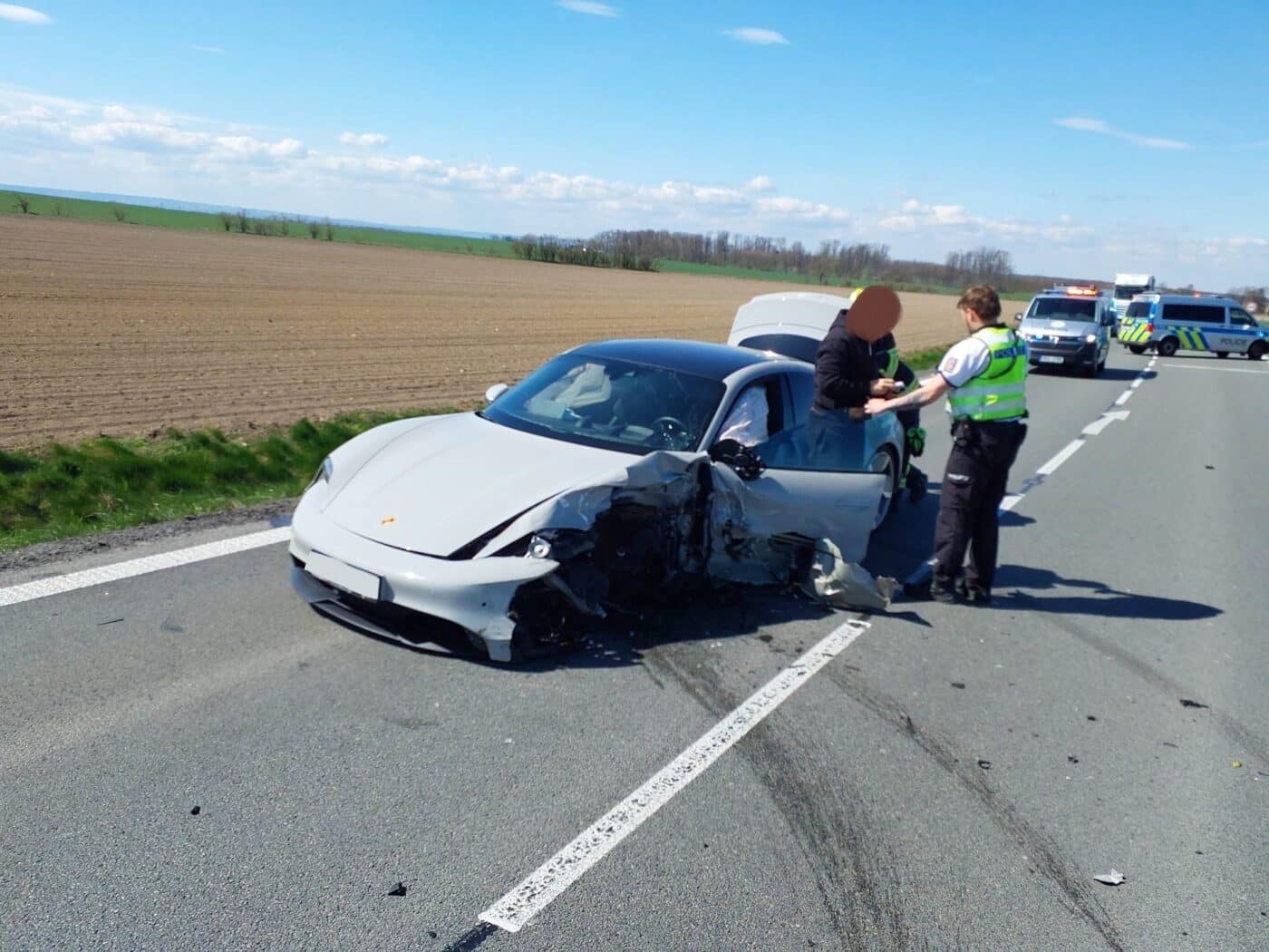 Nehoda tří vozidel u Stradouně. Foto: HZS