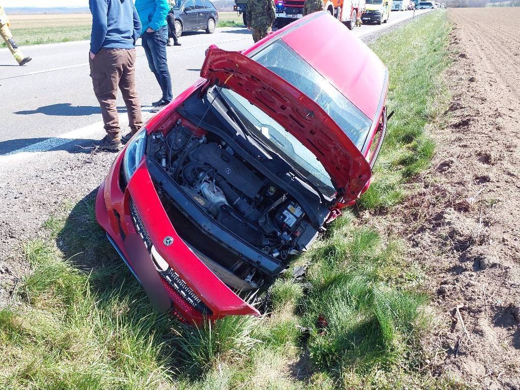 Nehoda tří vozidel u Stradouně. Foto: HZS