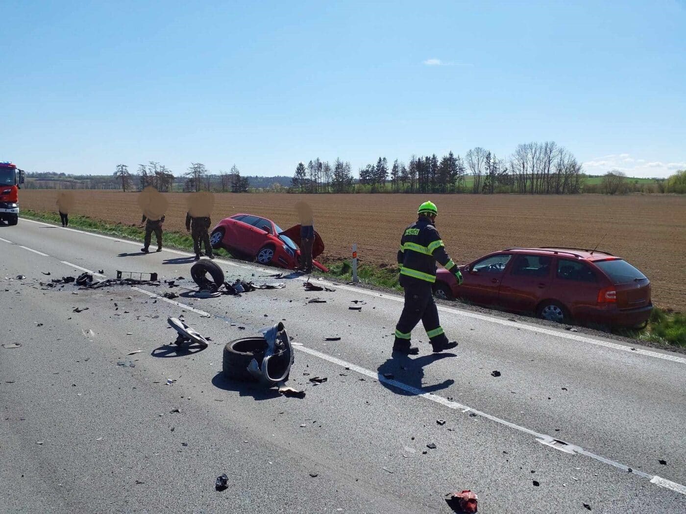Nehoda tří vozidel u Stradouně. Foto: HZS
