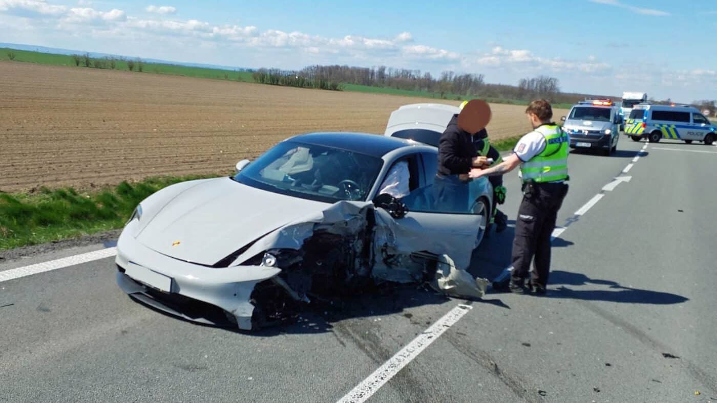 Nehoda tří vozidel u Stradouně. Foto: HZS