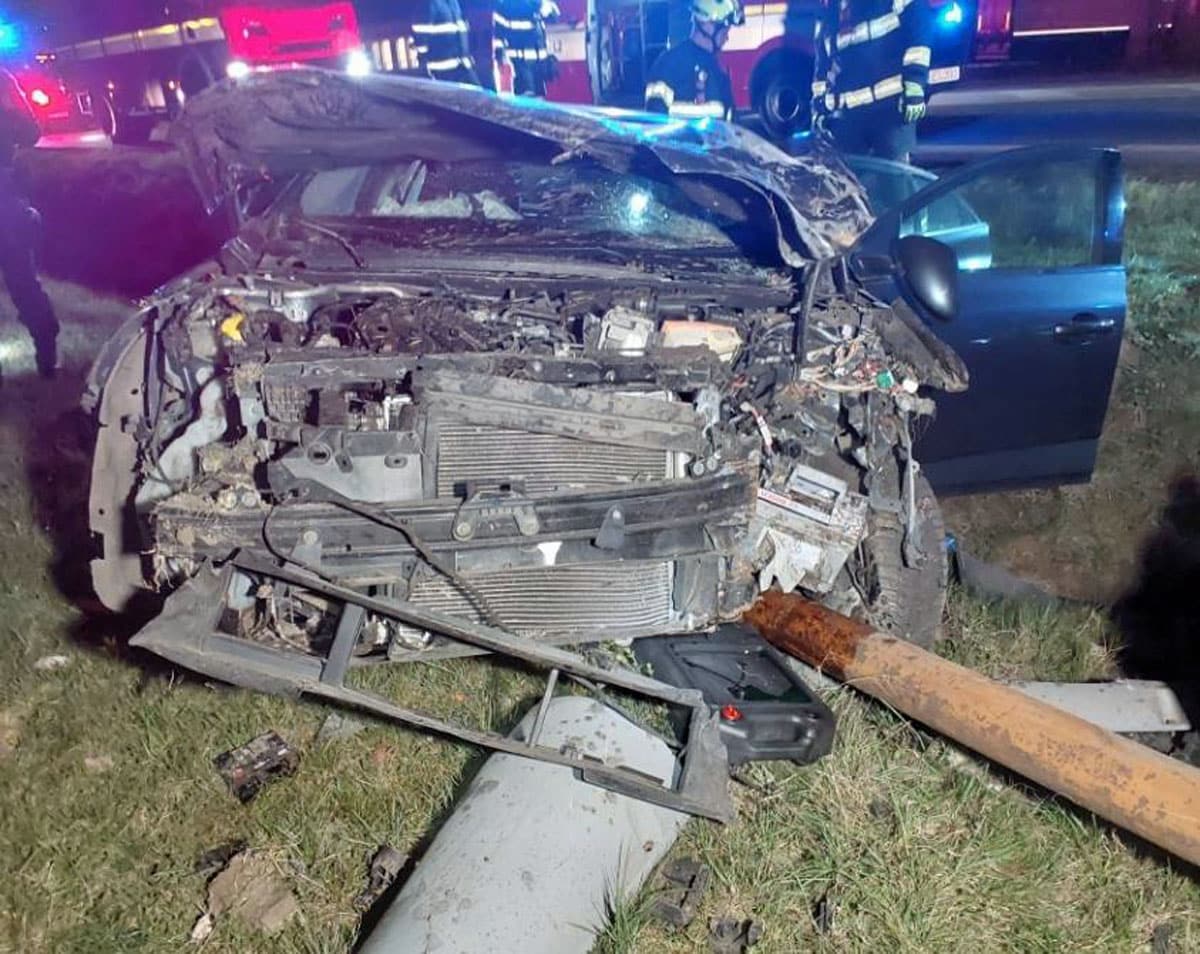 Noční nehoda ve Vysokém Mýtu. Foto: HZS