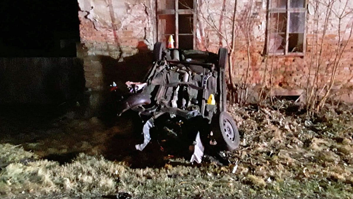 Tragická nehoda u Horního Slavkova na Sokolovsku. Foto: HZS