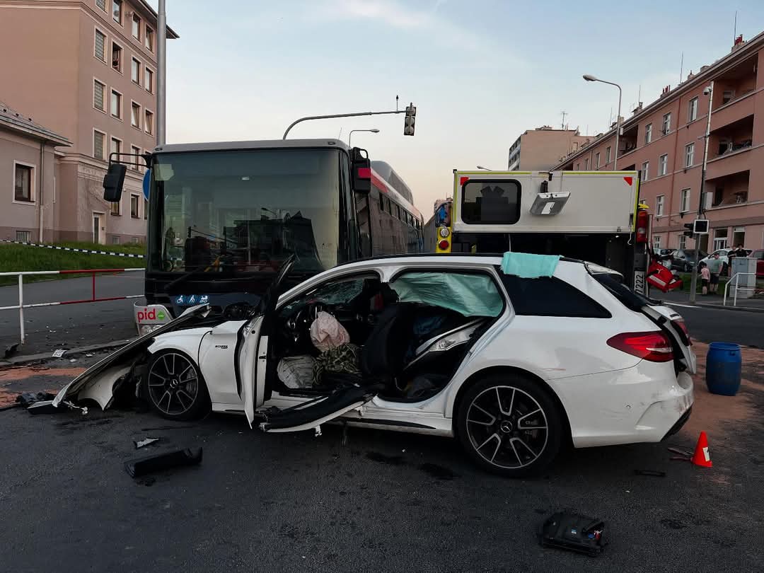 Vážna nehoda v Kladně. Foto: HZS