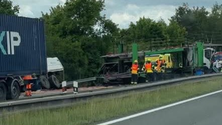 Hromadná nehoda na D10.