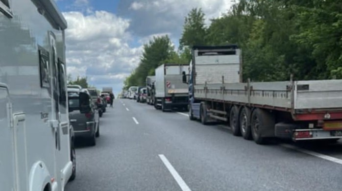 Kolona před nehodou na D10.