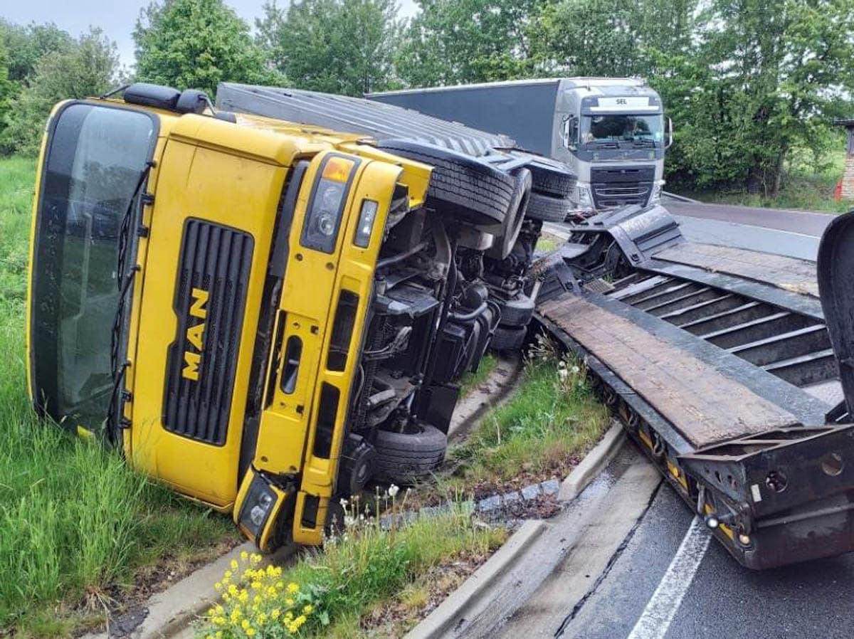 Nehoda kamionu v Albrechticích. Foto: HZS