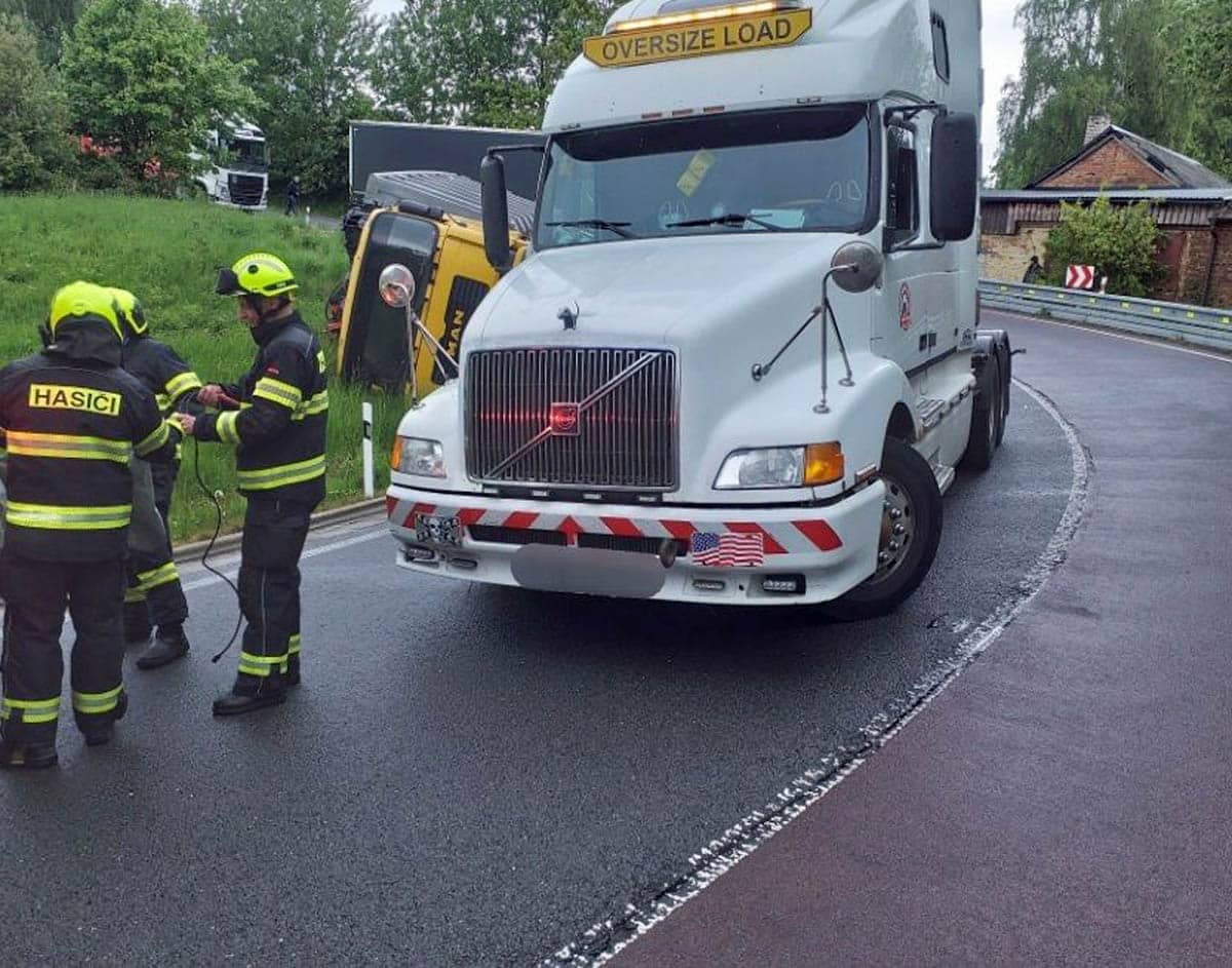 Nehoda kamionu v Albrechticích. Foto: HZS