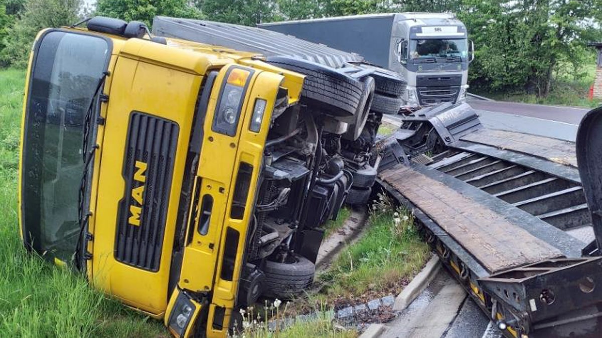 Nehoda kamionu v Albrechticích. Foto: HZS