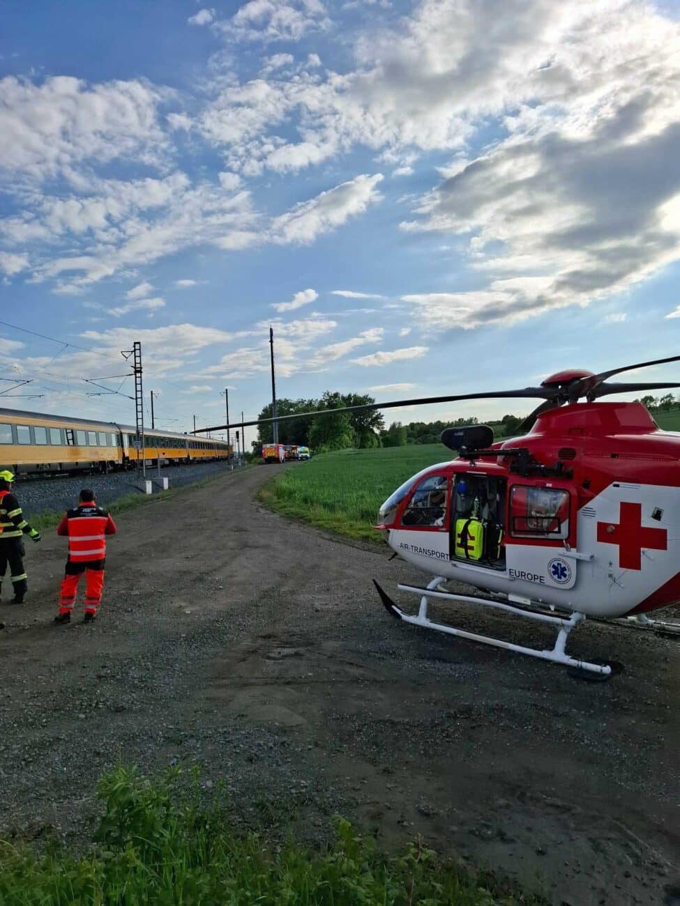 V Drahotuších u Hranic srazil vlak člověka. Foto: HZS