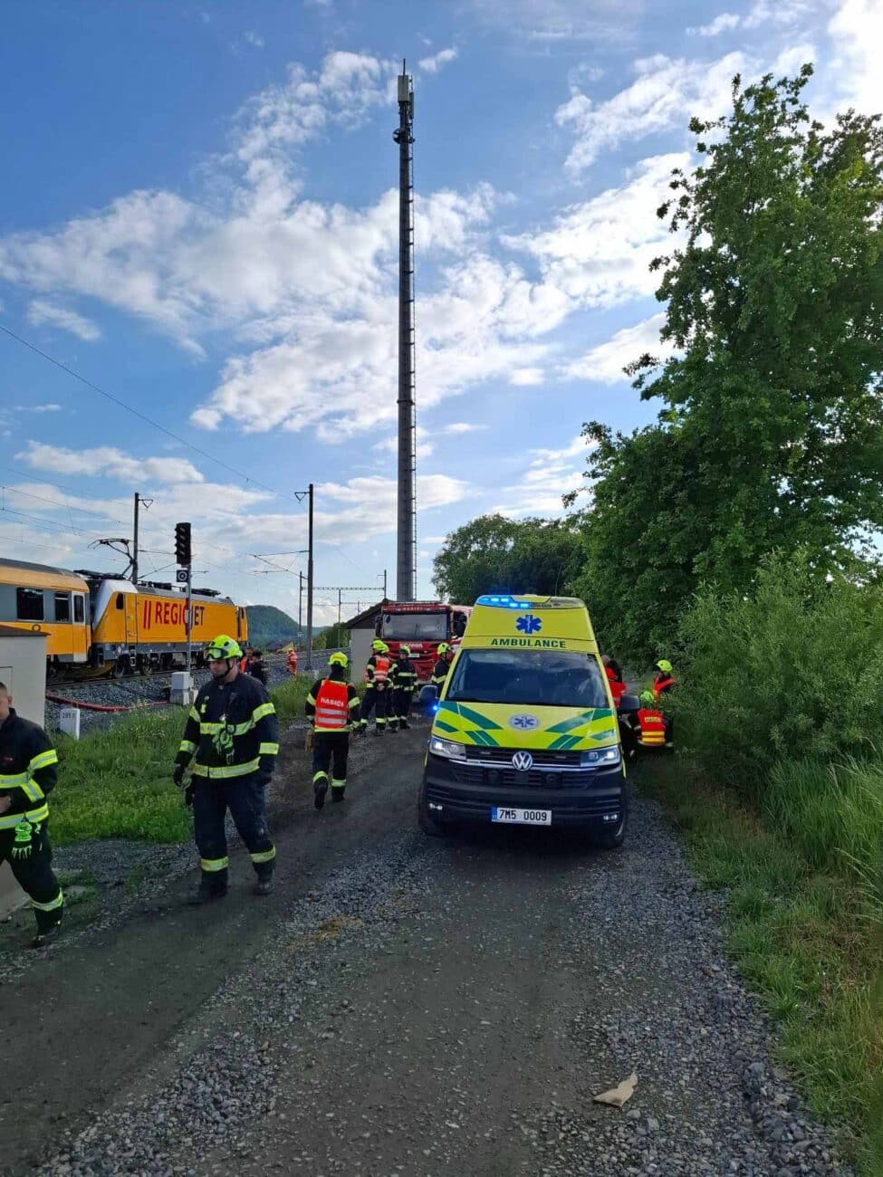 V Drahotuších u Hranic srazil vlak člověka. Foto: HZS