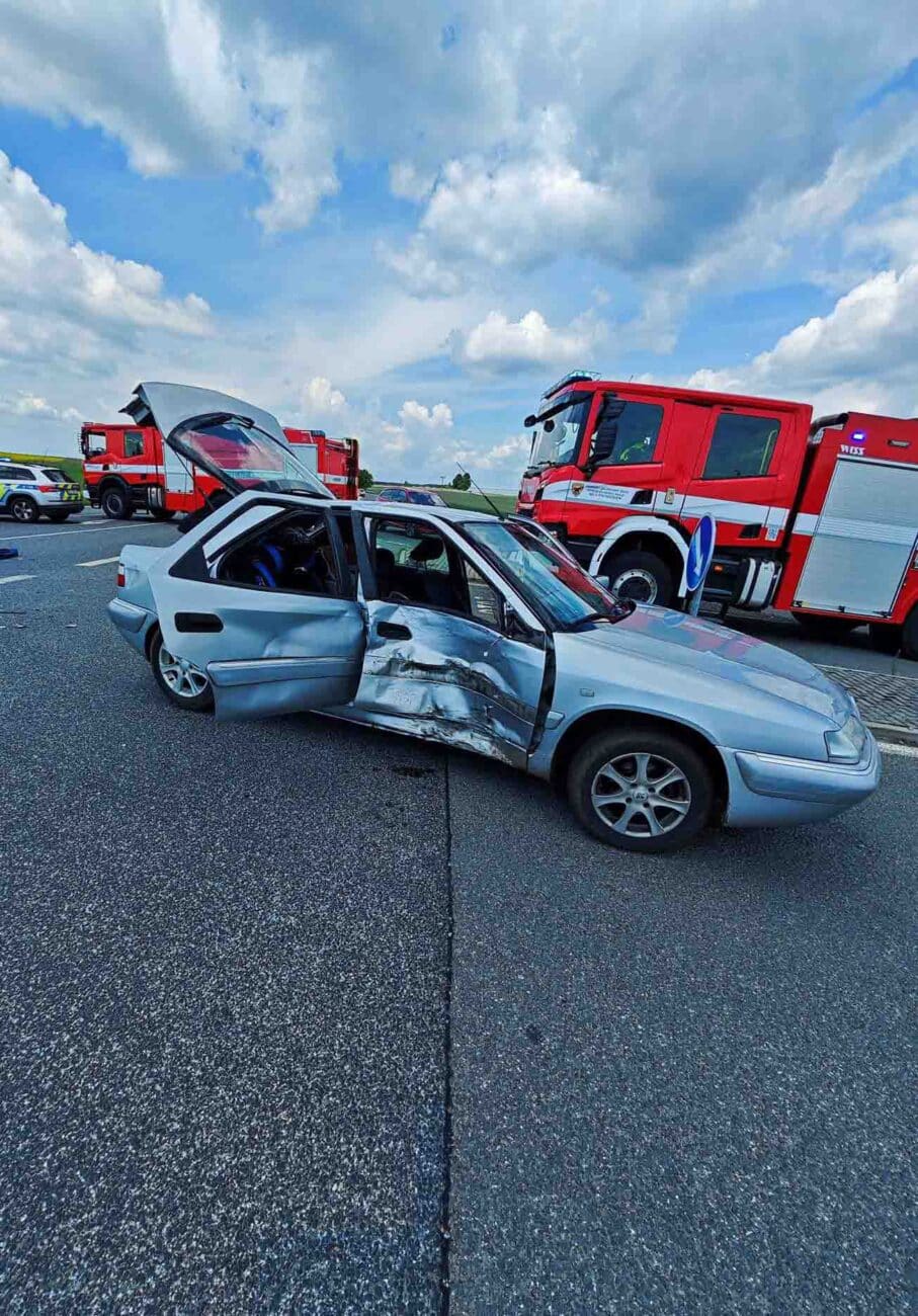 Vážná nehoda u Bělé pod Bezdězem. Foto: HZS