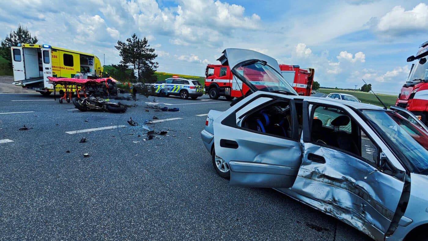 Vážná nehoda u Bělé pod Bezdězem. Foto: HZS