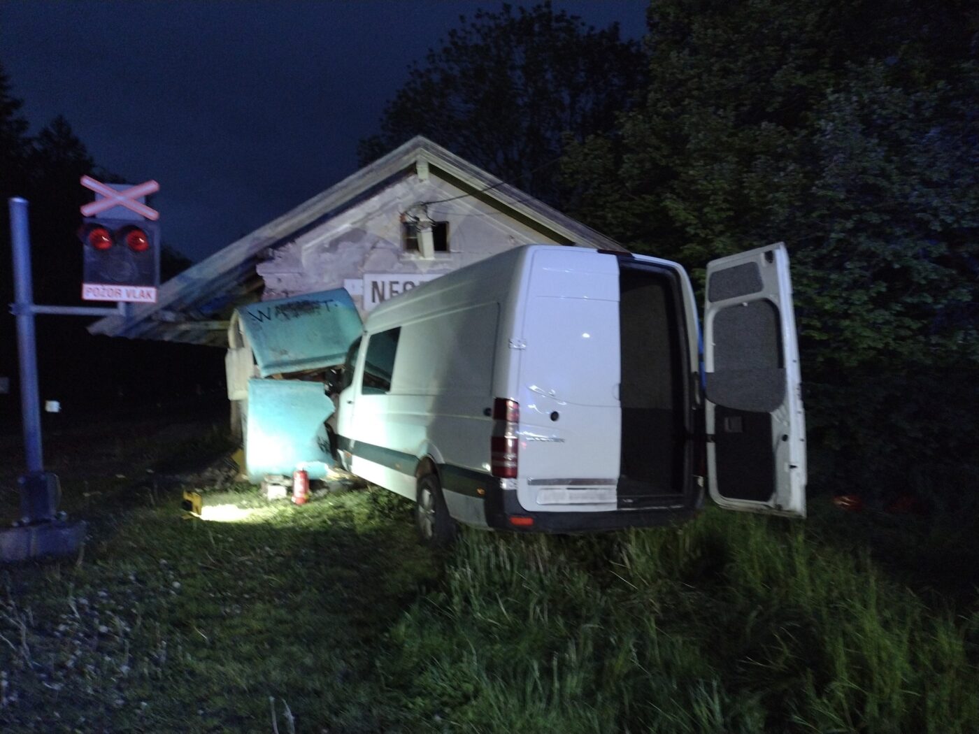 Nehoda v Březinkách - Nectavě. Foto: HZS