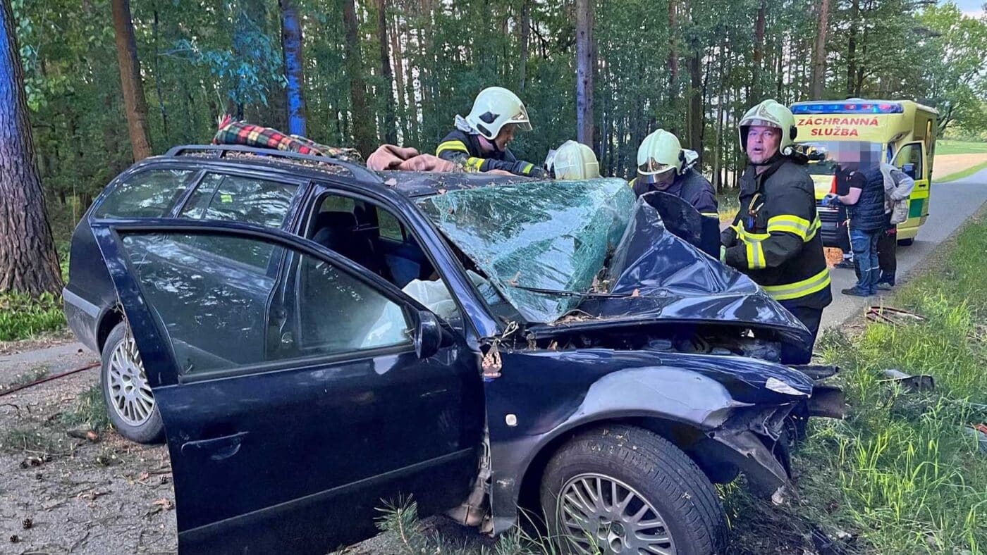Vážná nehoda v Chraštičkách na Příbramsku. Foto: HZS