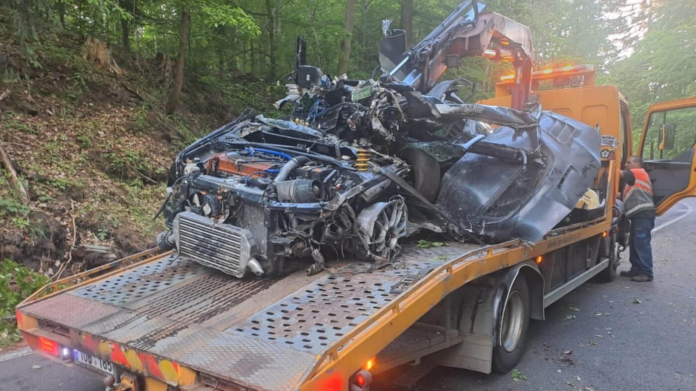 Nehoda na závodech v Hradišti v Klášterci nad Ohří.