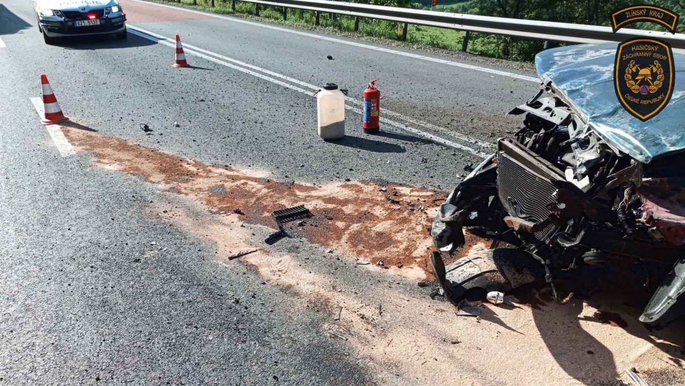 Nehoda u Starého Hrozenkova. Foto: HZS