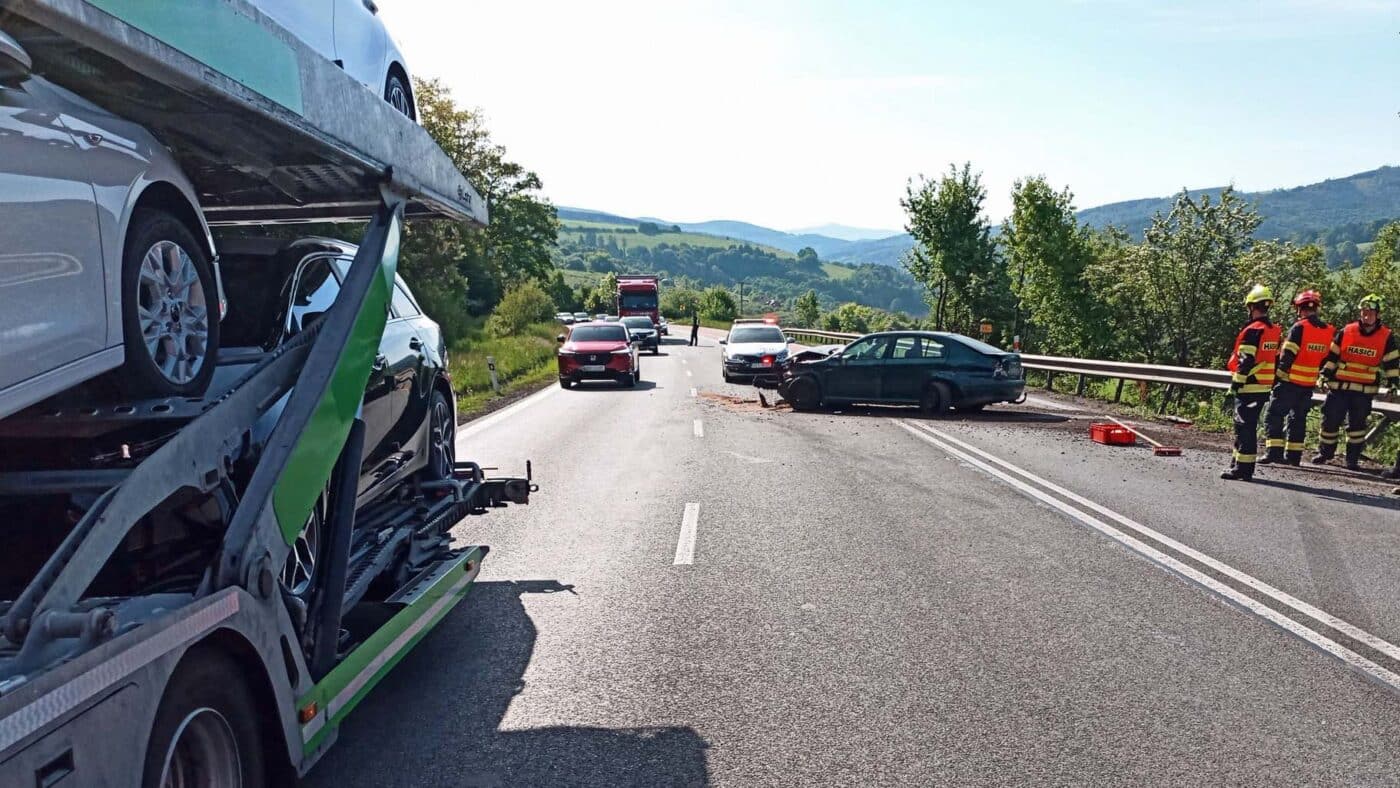 Nehoda u Starého Hrozenkova. Foto: HZS