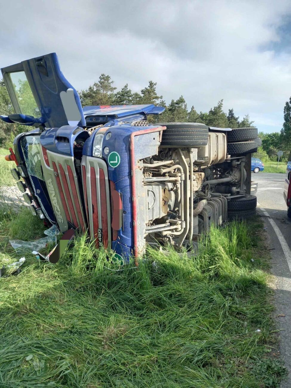 Nehoda nákladního vozu u Káranic. Foto: HZS