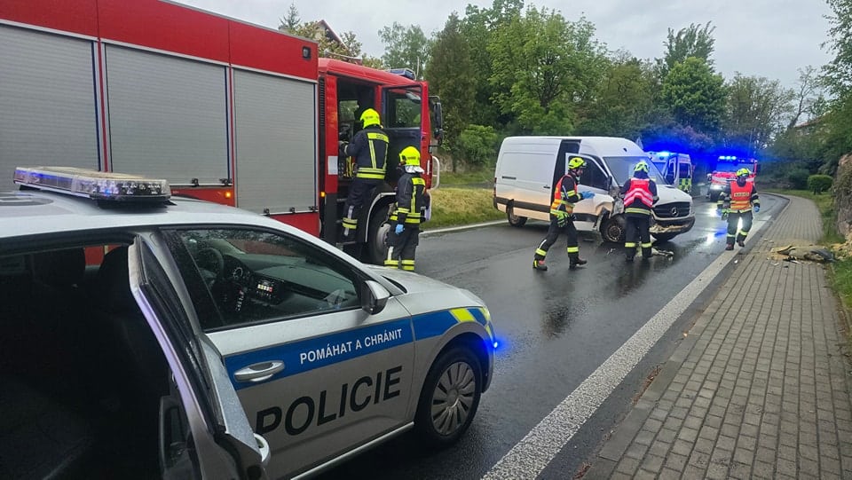 Nehoda dodávky v Mimoni pod Letnou. Foto: HZS