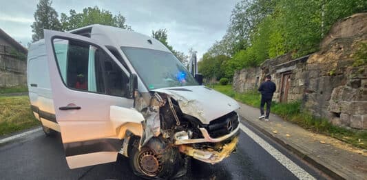 Nehoda dodávky v Mimoni pod Letnou. Foto: HZS