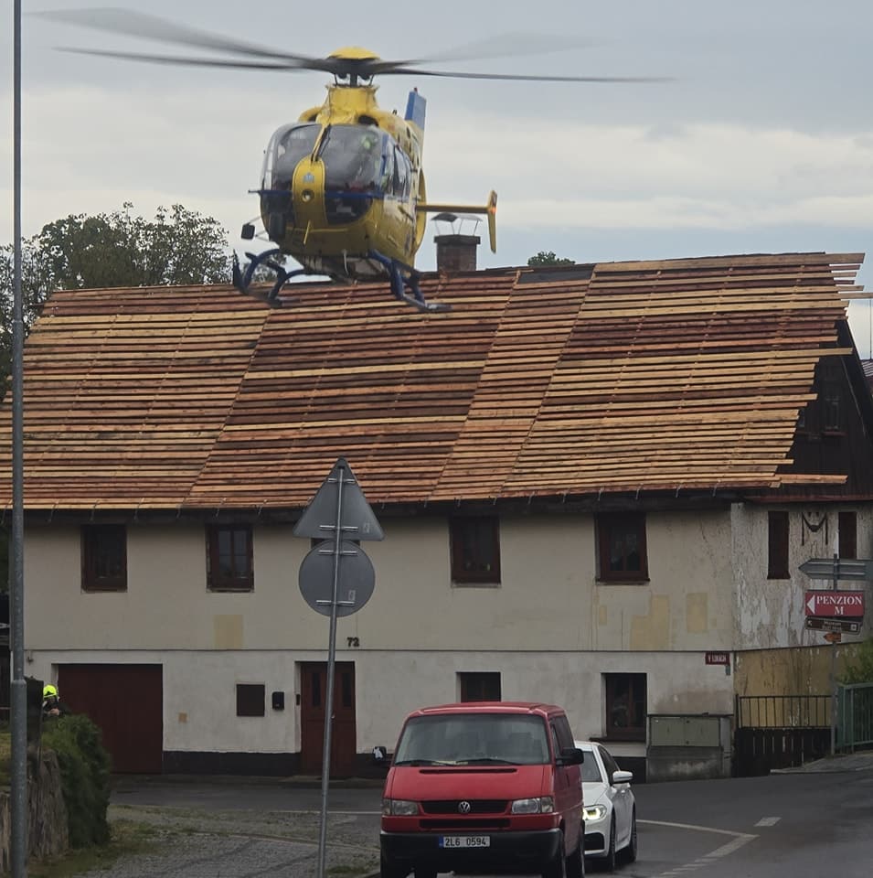 Nehoda dodávky v Mimoni pod Letnou. Foto: HZS