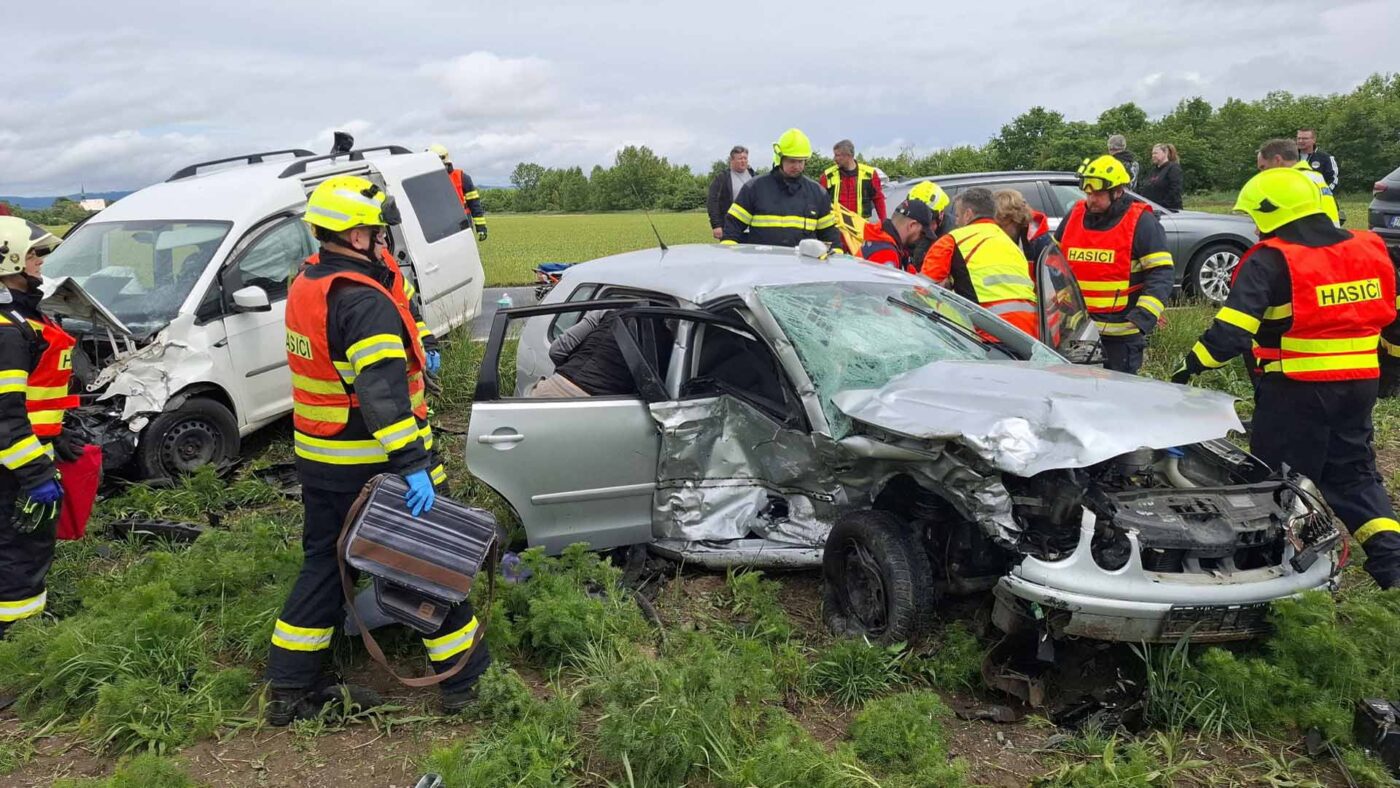 Nehoda mezi Olomoucí a Pňovicemi. Foto: HZS