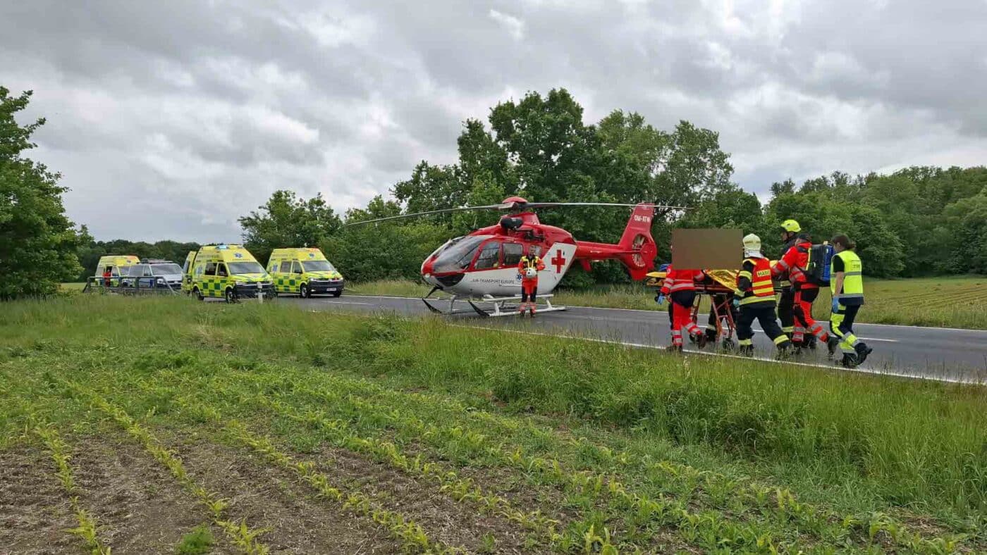 Nehoda mezi Olomoucí a Pňovicemi. Foto: HZS