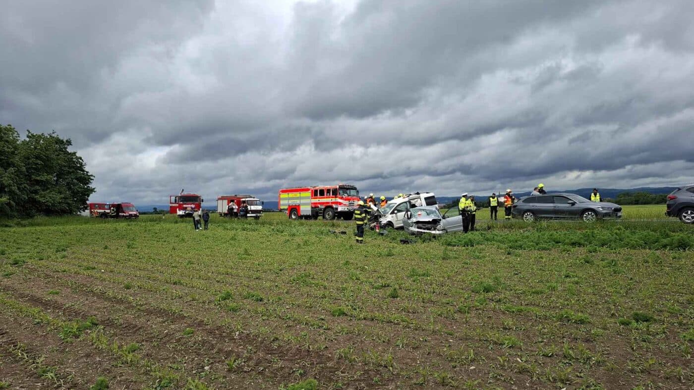 Nehoda mezi Olomoucí a Pňovicemi. Foto: HZS