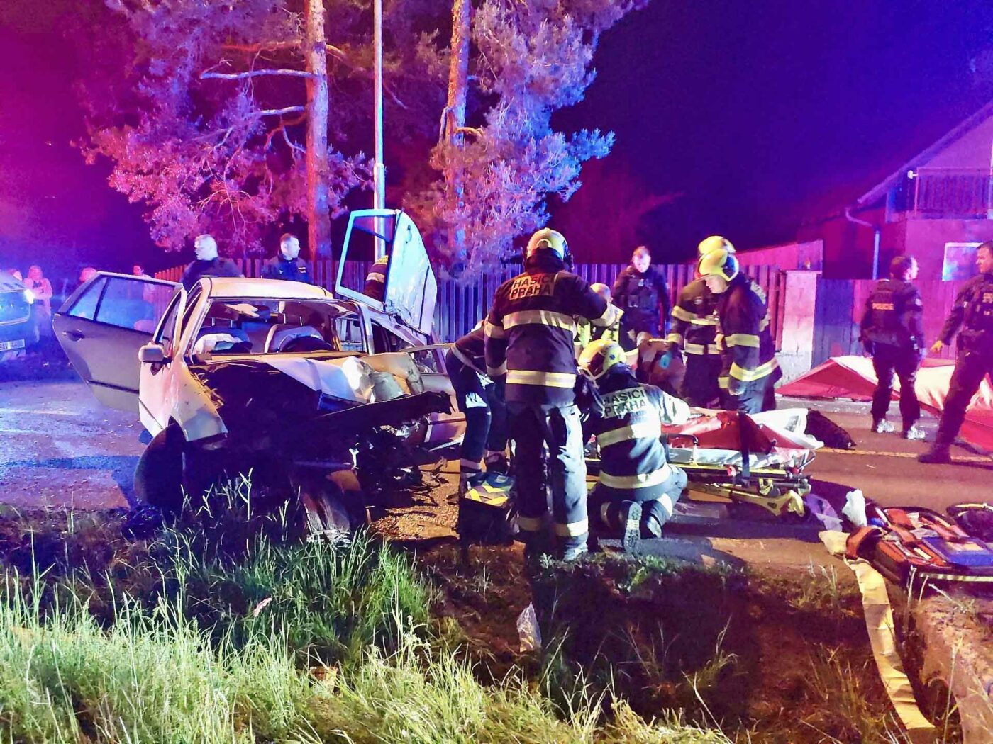 Tragická nehoda v Praze v ulici K Vilkám. Foto: HZS