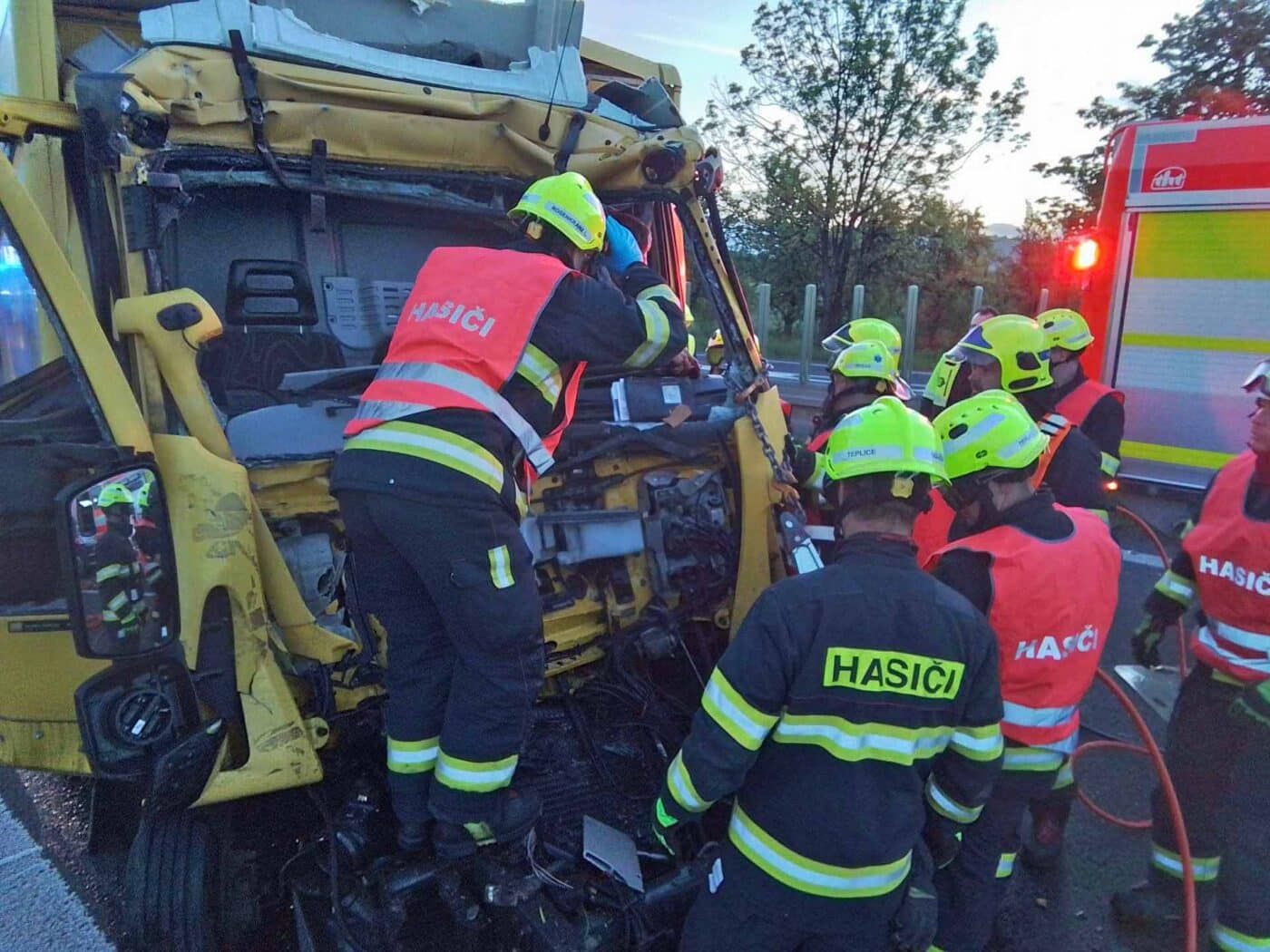 Vážná nehoda v Teplicích. Foto: HZS